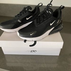 Nike Air Max 270 size: 8.5